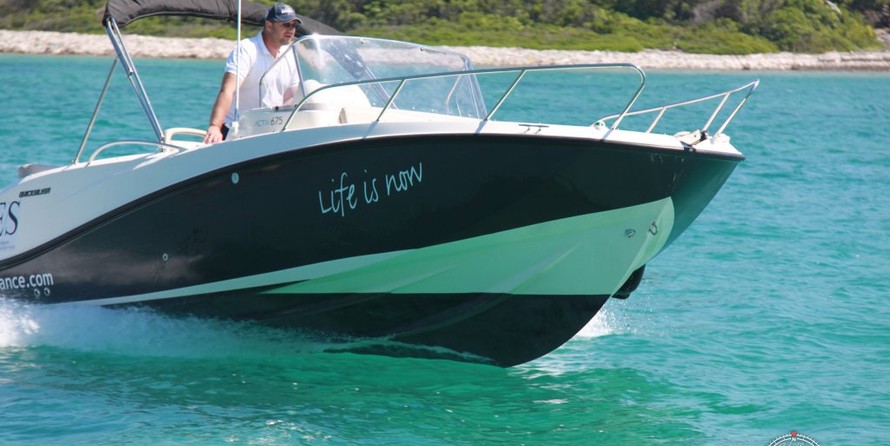 Quicksilver Activ 675 Sundeck