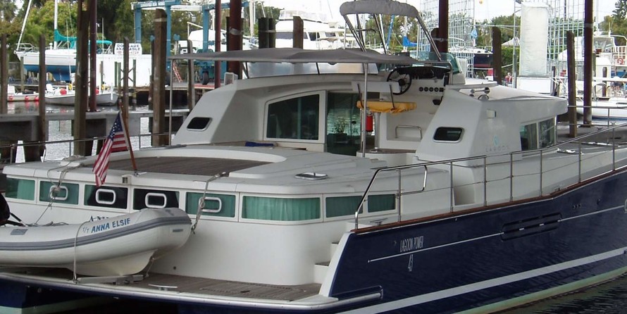 Lagoon Power 43