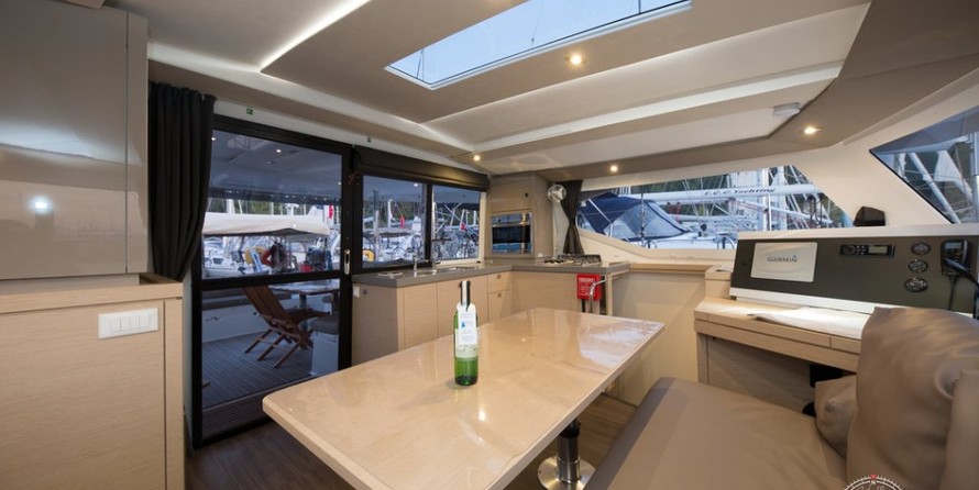 Fountaine Pajot Lucia 40