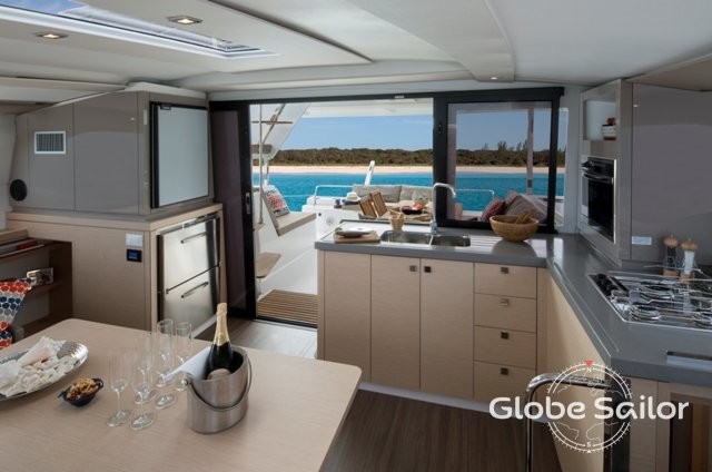 Fountaine Pajot Lucia 40 Maestro