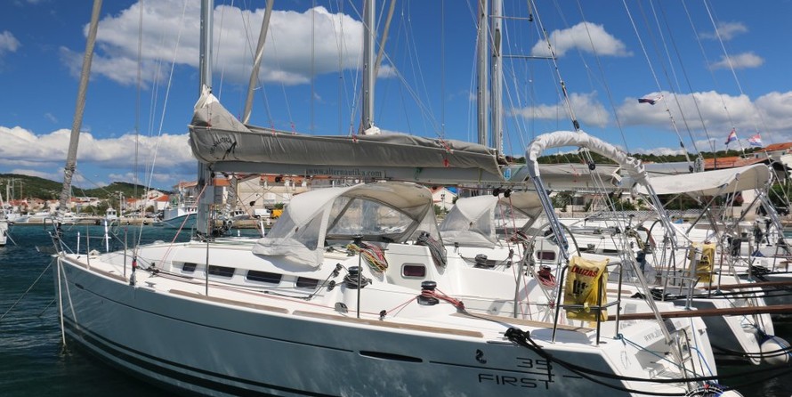 Beneteau First 35