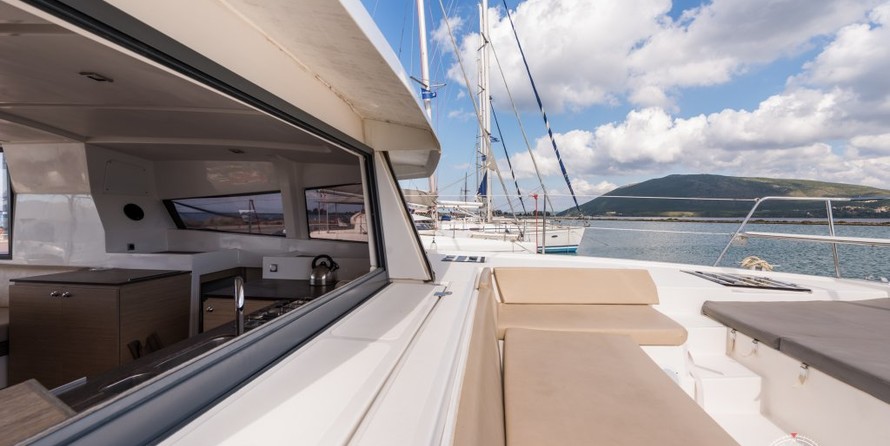 Bali catamarans 4.0 lounge