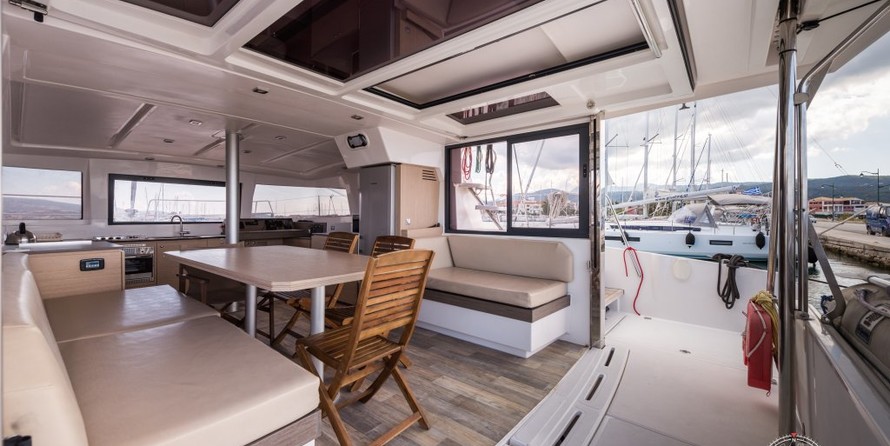 Bali catamarans 4.0 lounge