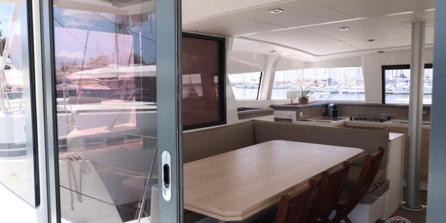 Bali catamarans 4.0 lounge