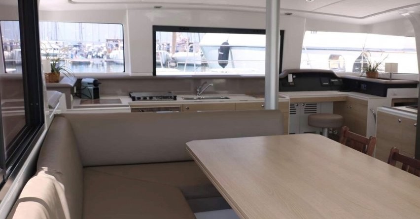 Bali catamarans 4.0 lounge