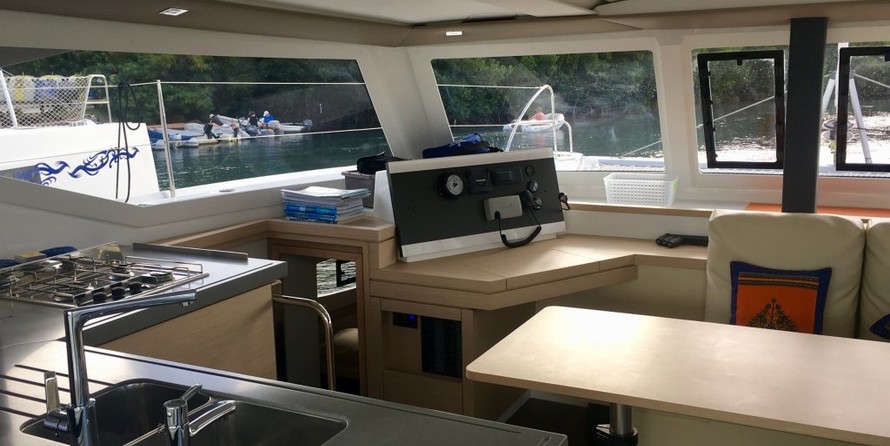 Fountaine Pajot Lucia 40