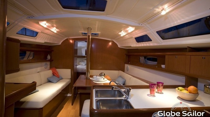 Beneteau Oceanis 37