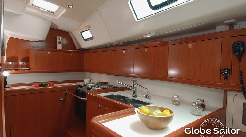Beneteau Oceanis 43