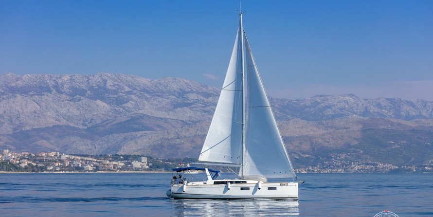 Beneteau Oceanis 38.1