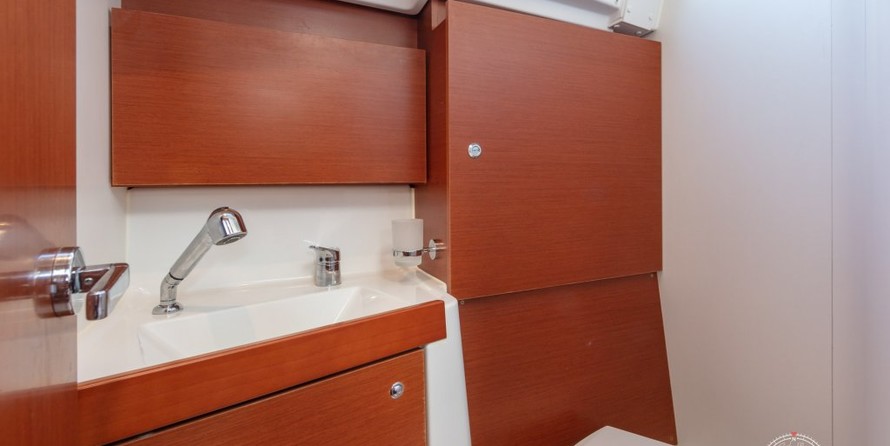 Beneteau Oceanis 38.1