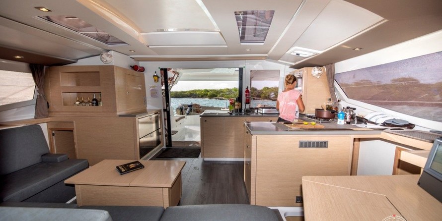 Fountaine Pajot Helia 44