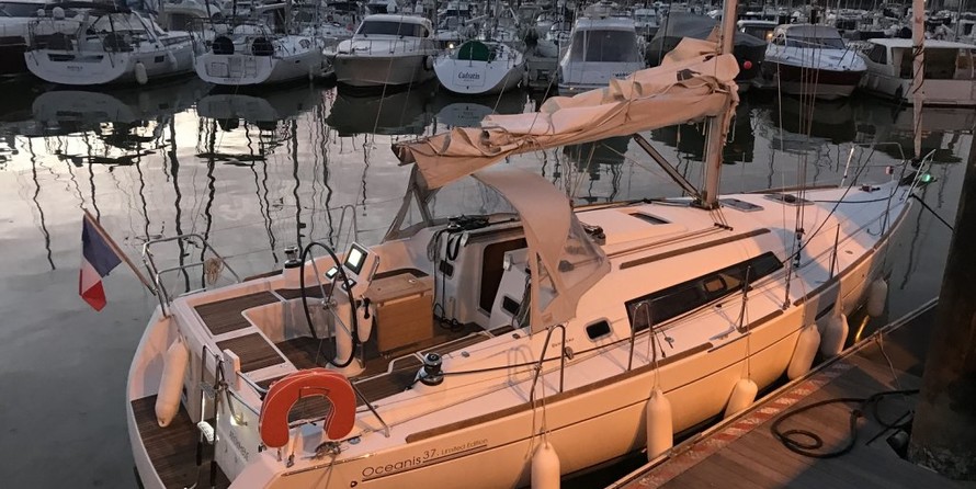Beneteau Oceanis 37