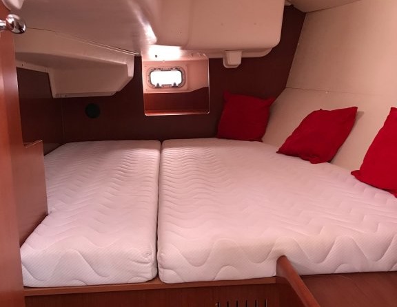 Beneteau Oceanis 37