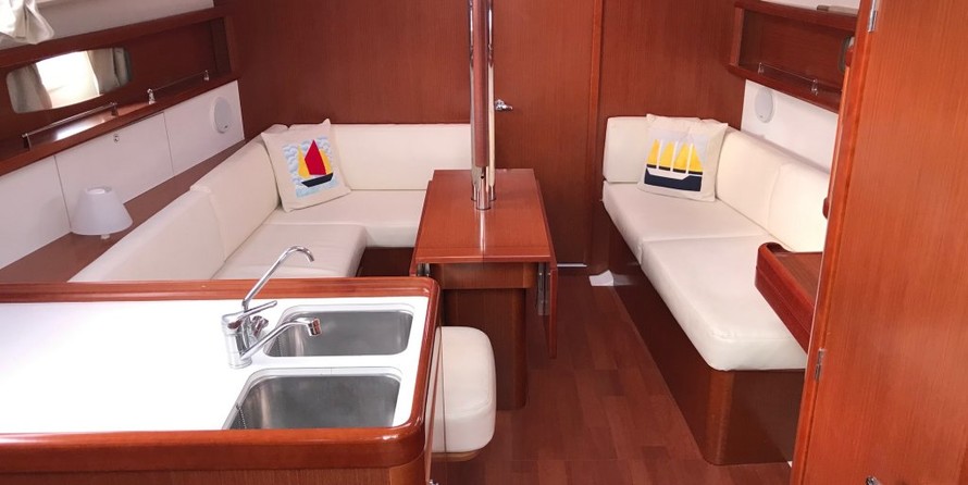 Beneteau Oceanis 37
