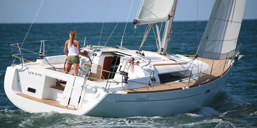 Beneteau Oceanis 37