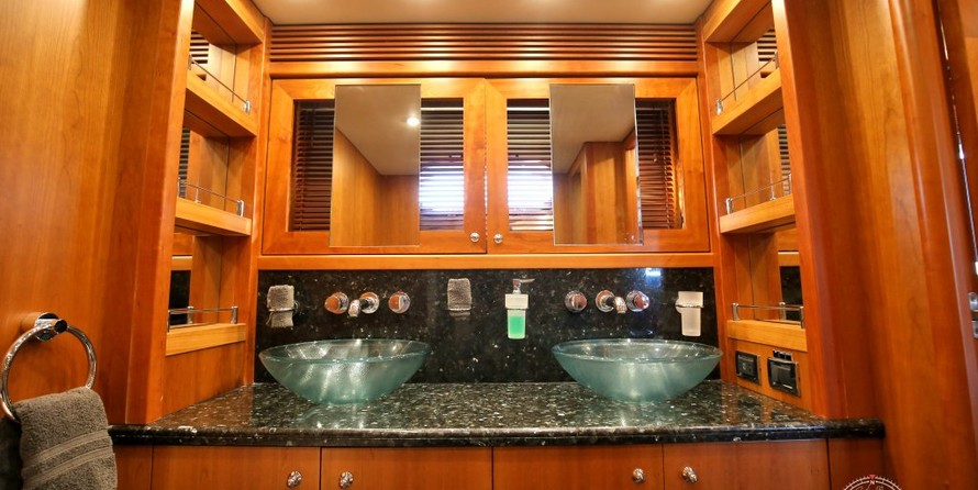 Sunseeker Predator 108