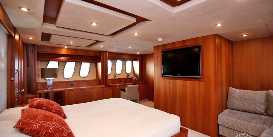 Sunseeker Predator 108