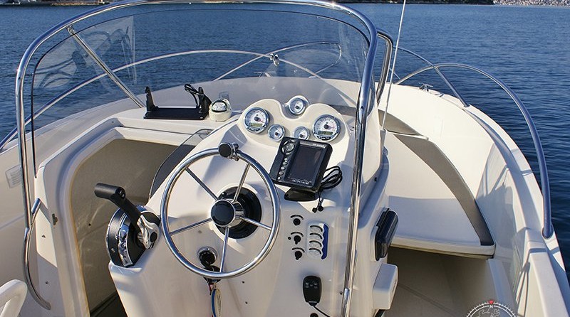 Quicksilver 635 Commander