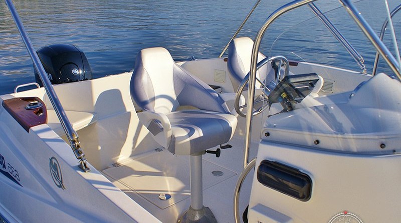 Quicksilver 635 Commander