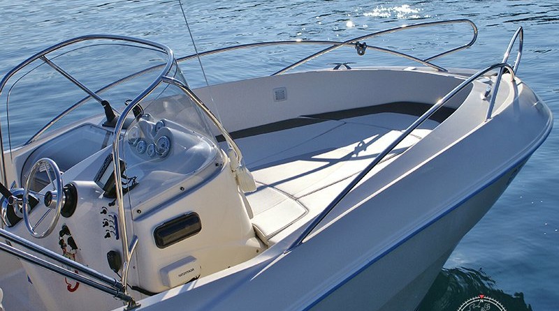 Quicksilver 635 Commander