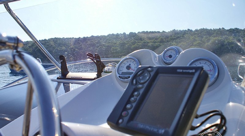 Quicksilver 635 Commander