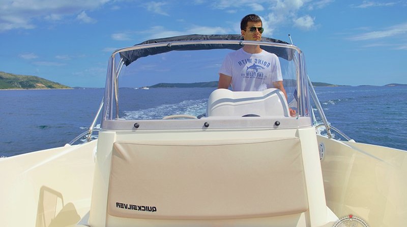 Quicksilver Activ 675 Open