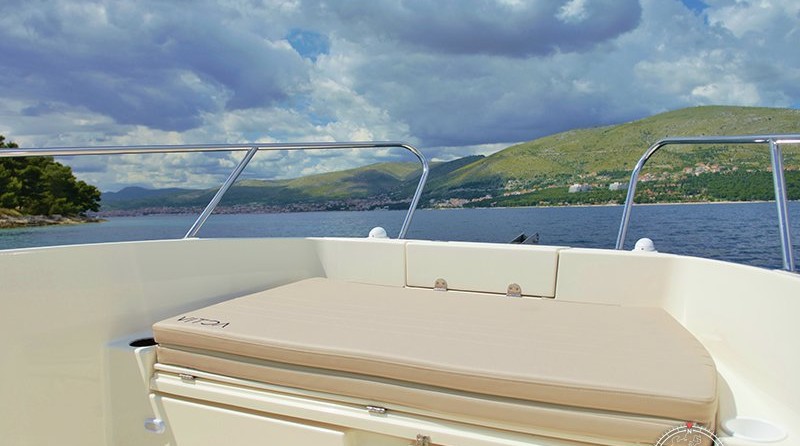 Quicksilver Activ 675 Open