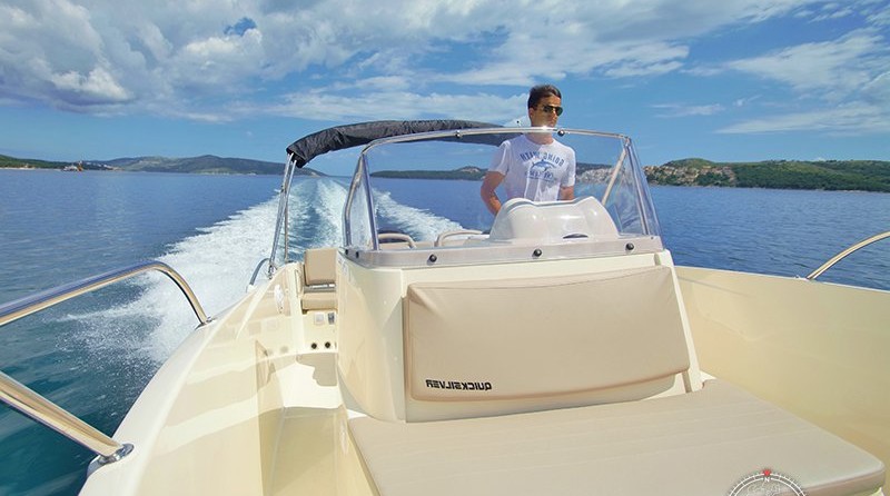 Quicksilver Activ 675 Open