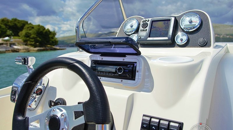Quicksilver Activ 675 Open