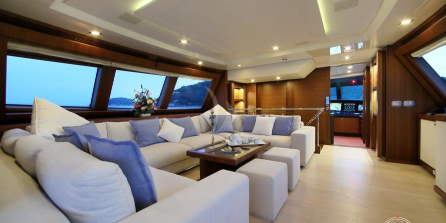Ferretti 124