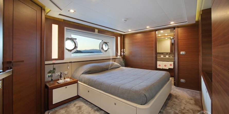 Ferretti 124