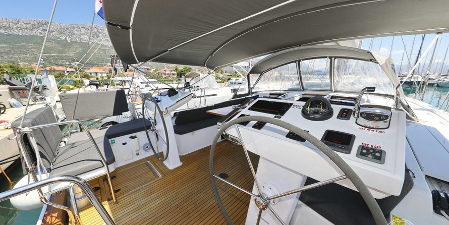 Hanse 548