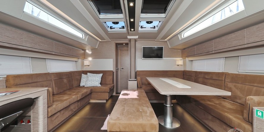 Hanse 548