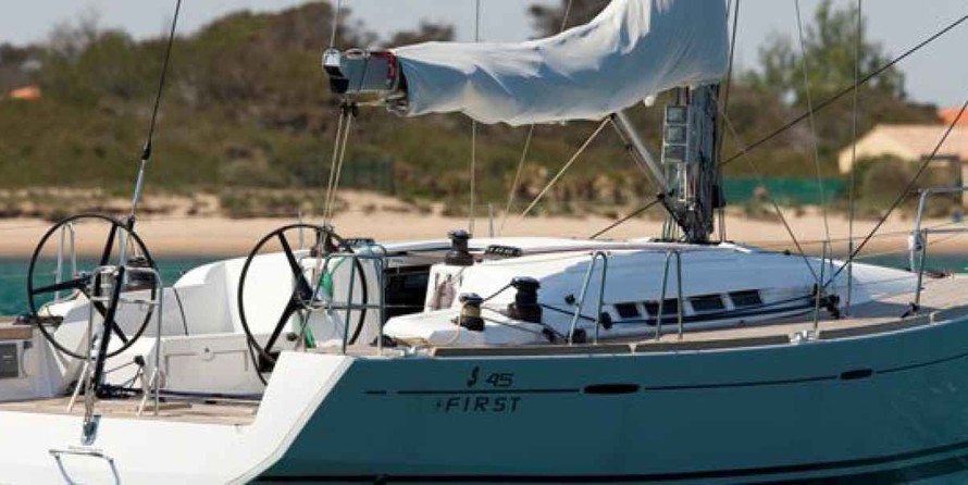 Beneteau First 45