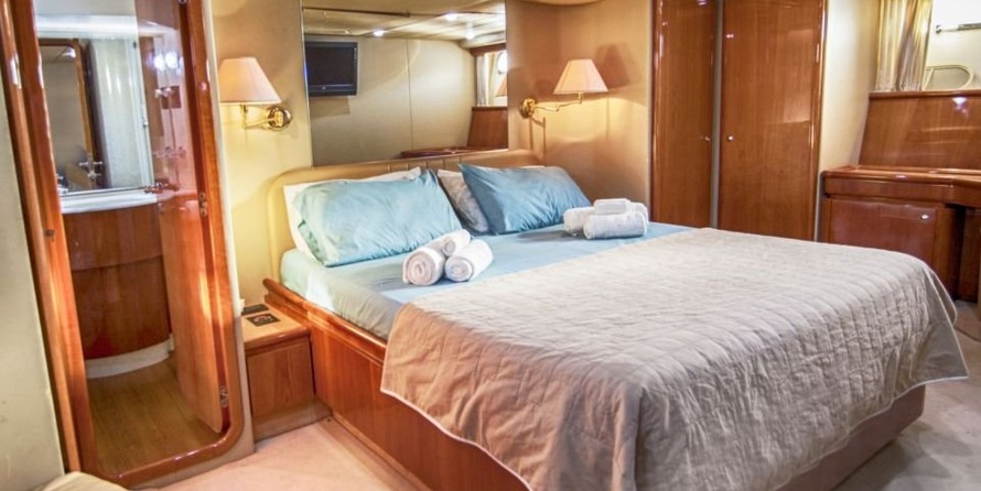 Ferretti 68