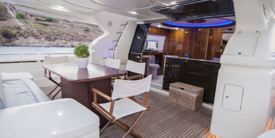 Ferretti 68