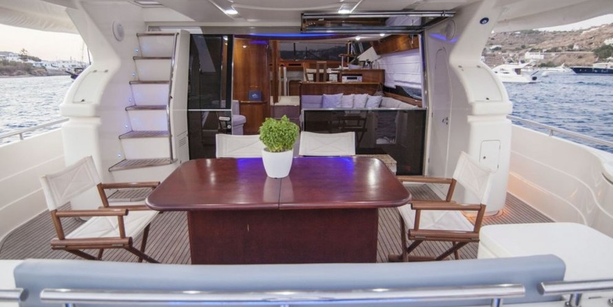 Ferretti 68