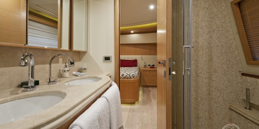 Ferretti Custom 22.74ft