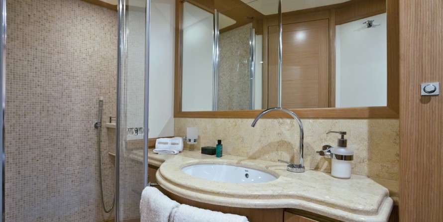 Ferretti Custom 22.74ft