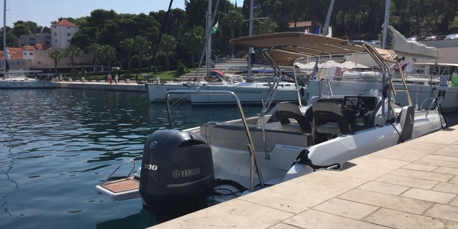 Beneteau Flyer 7.7 SUNdeck