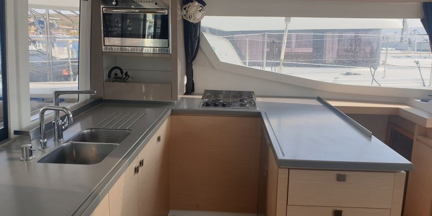 Fountaine Pajot Helia 44