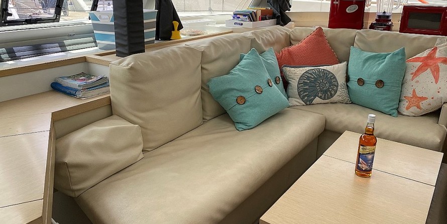 Fountaine Pajot Lucia 40