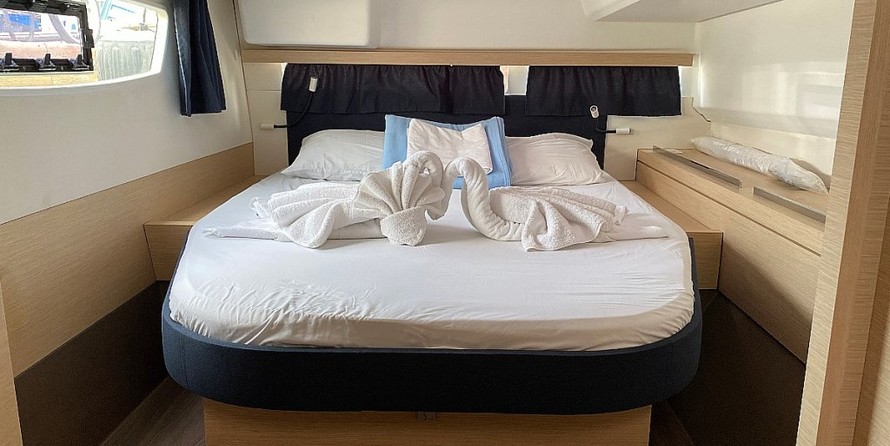 Fountaine Pajot Lucia 40