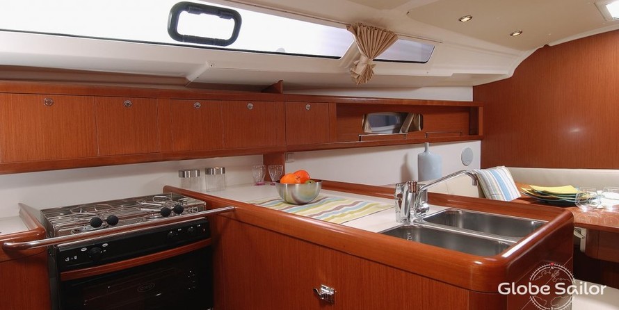 Beneteau Oceanis 37