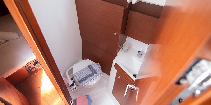 Beneteau Oceanis 38.1