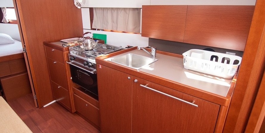 Beneteau Oceanis 38.1