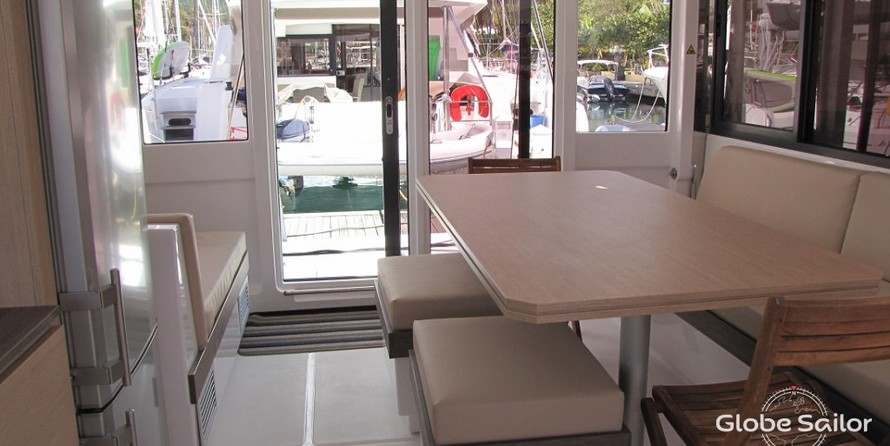 Bali catamarans 4.0 lounge