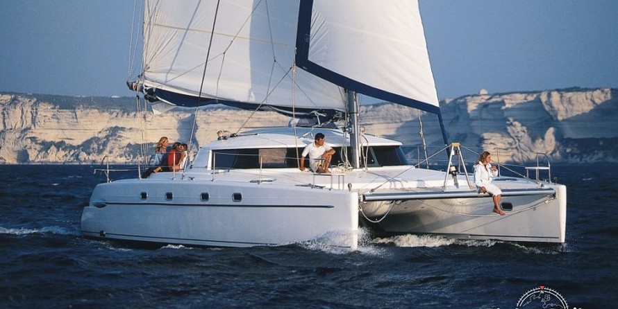 Fountaine pajot belize 43