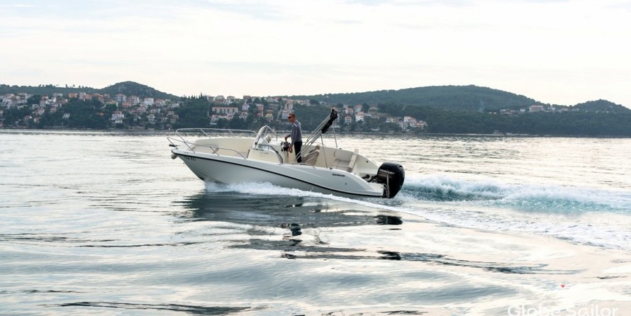 Quicksilver Activ 675 Open