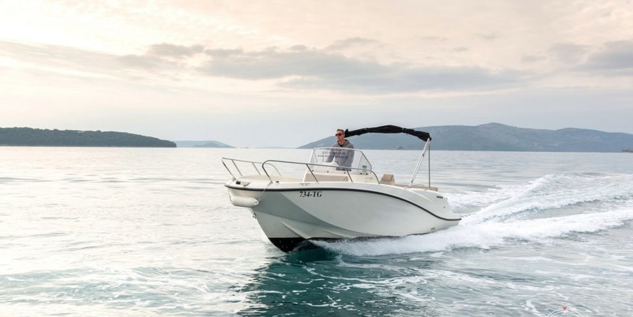 Quicksilver Activ 675 Open